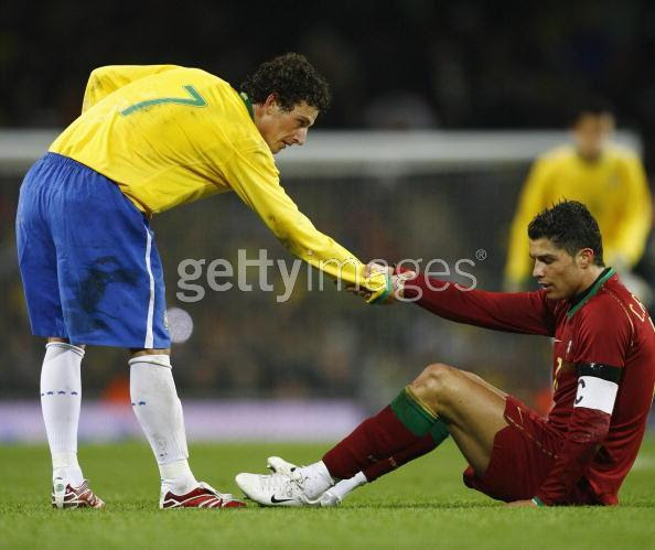 A(z) brazil vs portugal című videót elcsikkee nevű felhasználó töltötte fel a(z) sport kategóriába. Cristiano Ronaldo News Portugal Vs Brazil