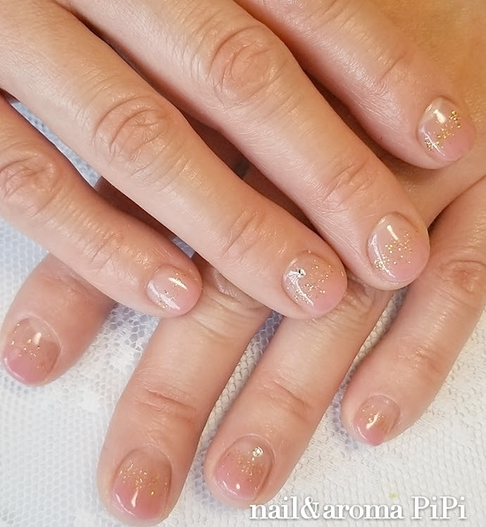 ユニーク ネイル シンプル 短い爪 フレンチ 美しいネイルトレンド