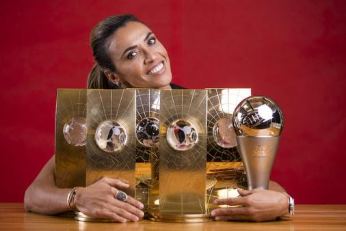 Jun 18, 2021 · considerada a melhor jogadora de futebol da história, com seis bolas de ouro, a brasileira marta ainda se emociona com suas conquistas. Marta Completa 33 Anos Os Feitos Da Maior Jogadora Da Historia Do Futebol Lance