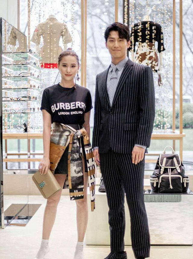 人生如劇!看看賭王二代們演繹經典狗血橋段 專題策劃 管安琪 專題撰文 信息時報記者 丁慧峰 信息時報訊 賭王千金何超蓮和吳克群分手後桃花不斷，繼和霍啟山約會之後，昨日（4月20日）又有在台北ktv與柯震東勾肩搭背的親密合照曝光。 Title éœéœ‡éœ†ç—›å¤±ä½•è¶…è‹± ä½•è¶…èŽ²ä¸çˆ±éœå¯å±± èµŒçŽ‹å¥³å„¿ä¸Žéœå®¶æœ‰ç¼˜æ— åˆ† 9zèµ„è®¯ç½'