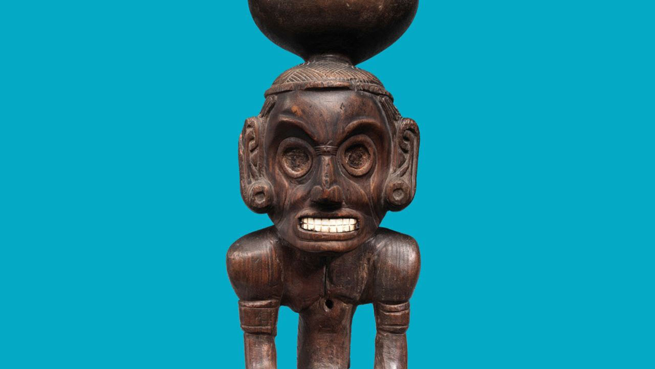 Uma estante de cohoba ritual representando uma figura magra com olhos lacrimejantes e dentes cerrados