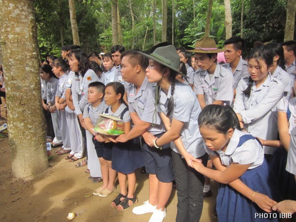 Gang thép ta chia tay đừng buồn… – Hình IBIB