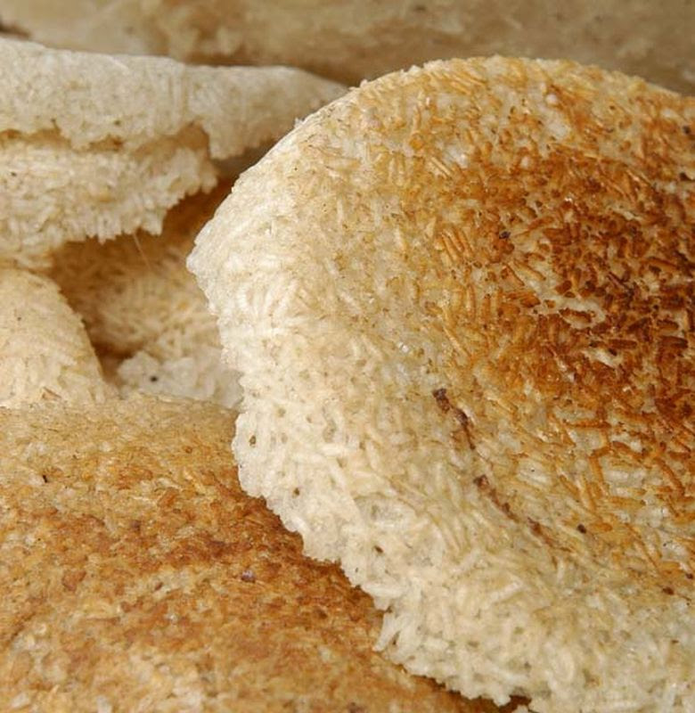 Yuk, simak cara membuat ketupat ini! Intip Kerak Nasi Yang Gurih Bobo