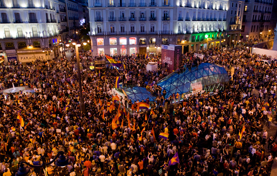 La concentración ha continuado en la puerta del sol (Madrid) bien avanzada la tarde.-