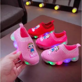 Vektor Tegak Gambar  Sepatu  Anak  Perempuan  Umur  1 Tahun 