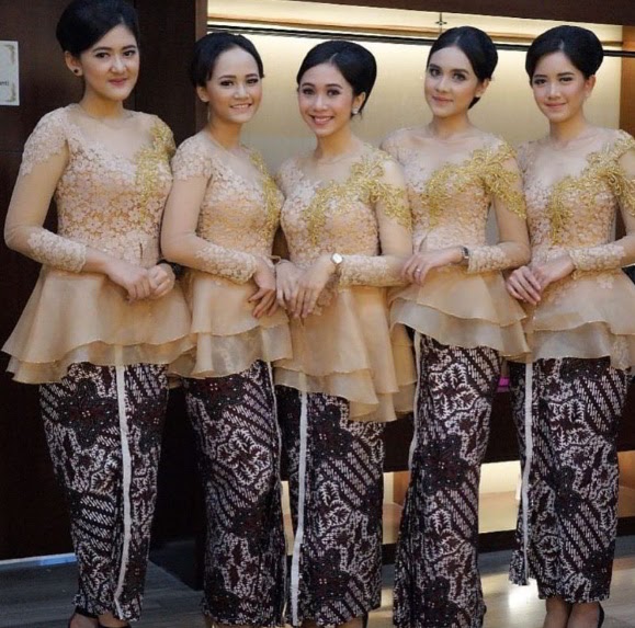 25 Inspirasi Modis Baju  Natal Warna  Gold 