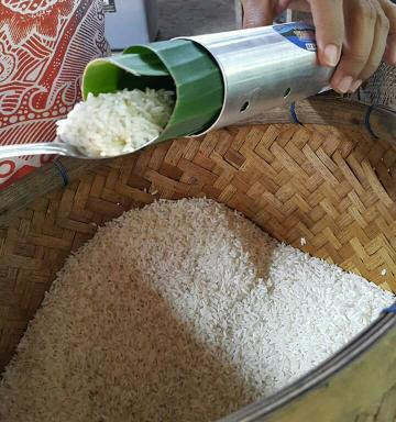 Cara Membuat Lontong Dari Nasi Sisa / Cara Membuat Ketupat ...