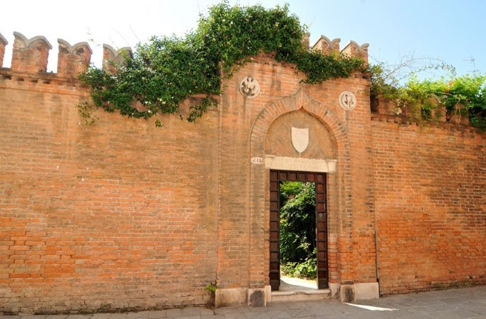 vhod-palazzo-Tizian-Venezia-