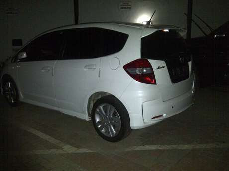  FOTO MOBIL PUTIH FATHANAH UNTUK TIGA CEWEK CANTIK Mobil 