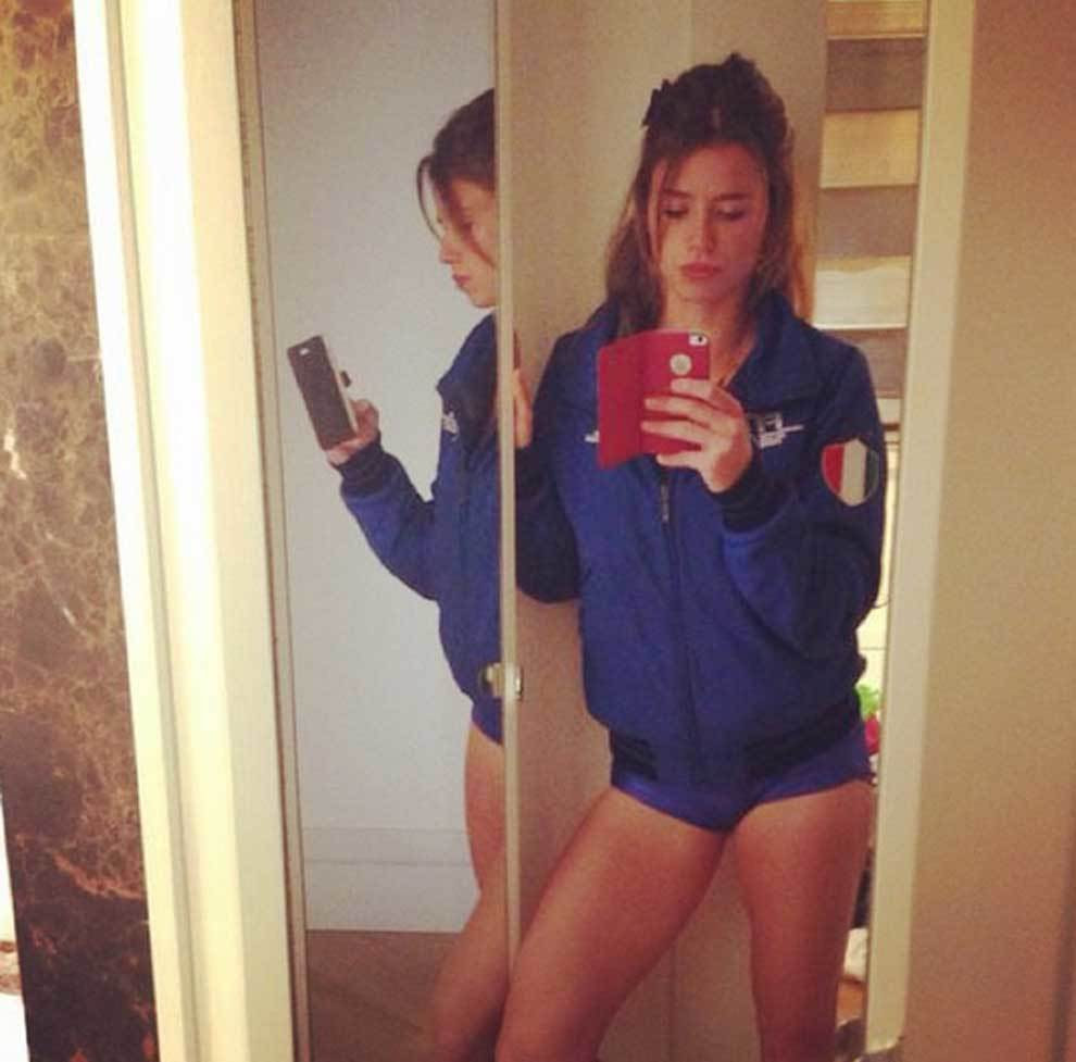 Camila giorgi wowed the tennis world by swooping to the canadian open title despite being unseeded for the tournament. Camila Giorgi The Italian Tennis Player Who Always Wins With Her Selfies Foto 8 De 17 Marca English