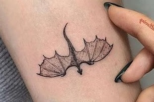 Düşük fiyatlı royalty free klipartlar, vektör çizimler ve stok çizim. Ejderha Dragon Tattoo Dovme Modeli Kadinca Fikir