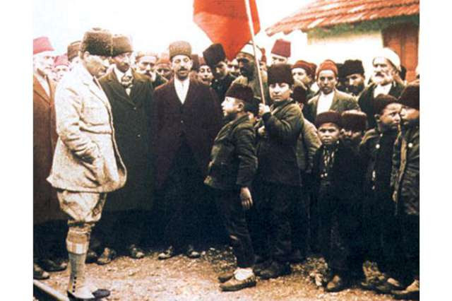 23 nisan'ı çocuklara armağan eden ulu önder mustafa kemal atatürk onları türk devletinin geleceği olarak belirlemişti. Ulu Onder Mustafa Kemal Ataturk Un Cocuk Sevgisi Fotograflarla Baris Tuncer