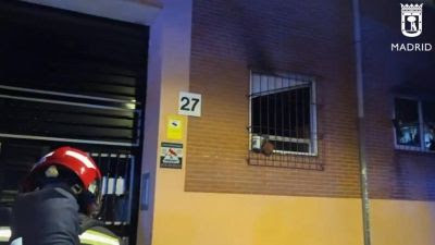 Policía Científica investiga las causas del incendio de Usera mientras se recuperan los intoxicados más graves