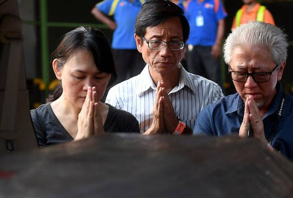 The first casualty of the disaster was datin tai siew kim, 56, who had been holidaying with her son and several of her former schoolmates. Carian Mengenai Topik Datin Tai Siew Kim Astro Awani