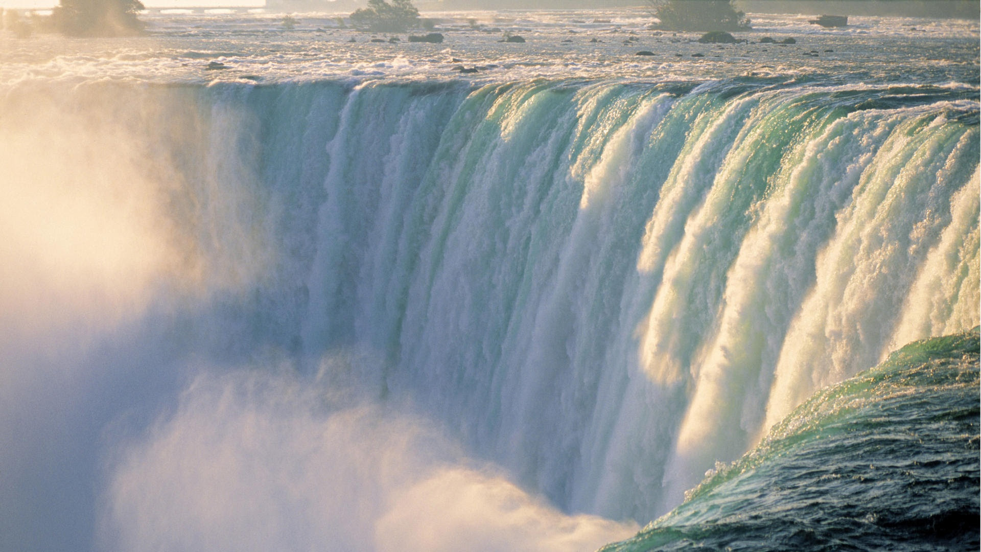 Kayaking over Niagara Falls with Rafa Ortiz | Sportscene