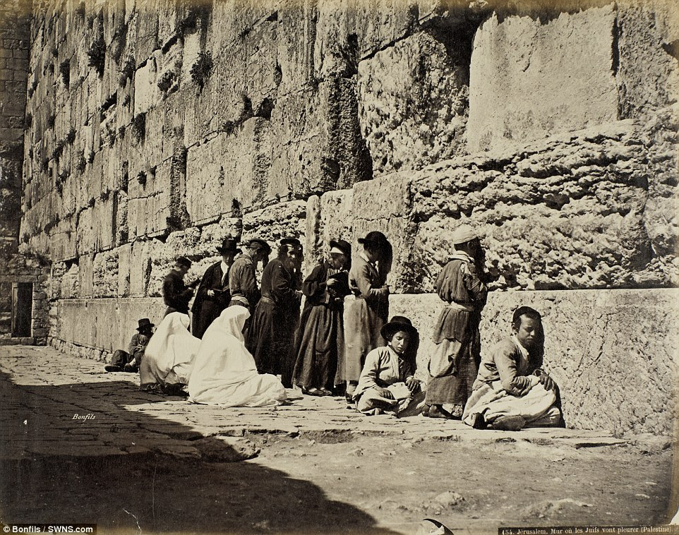 This image of the Wailing Wall from 1870 is believed to be one of the earliest photographs of Jewish people praying at the location