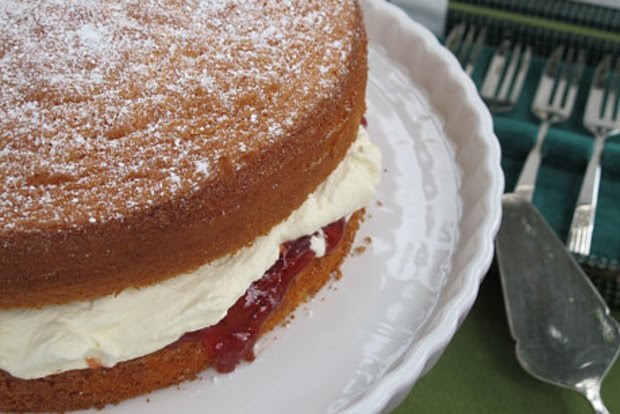 Temperature At Centre Of Sponge Cake : Three Ingredient Italian Sponge Cake Baking Like A Chef ...