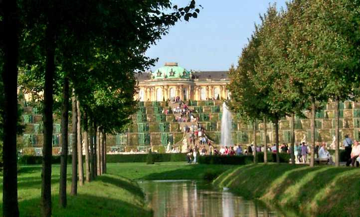 Hier auf potsdam park sanssouci können sie sich über die öffnungszeiten des parks und der schlösser informieren. Park Und Schloss Sanssouci Koniglicher Weinberg Friedrich Ii Friedrich Wilhelm Iv Mopke Ital Windspiele Unesco Weltkulturerbe Ulrich Orling