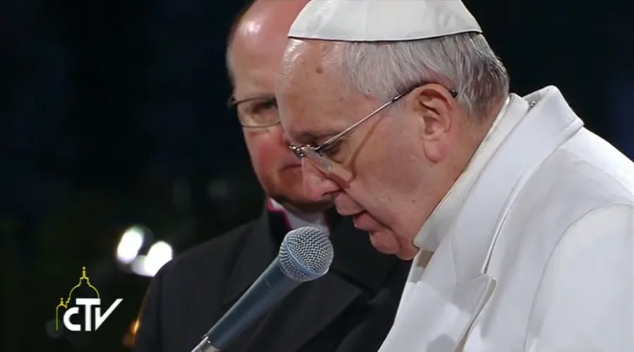 El Papa Francisco en el Via Crucis del Viernes Santo. Captura Youtube CTV