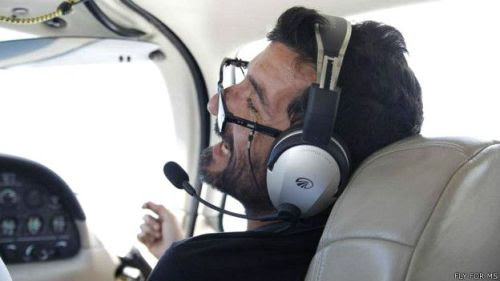 Al uruguayo Damián Sosa se le caían los lentes durante el vuelo. Era surfista y fue diagnosticado a los 24 años.