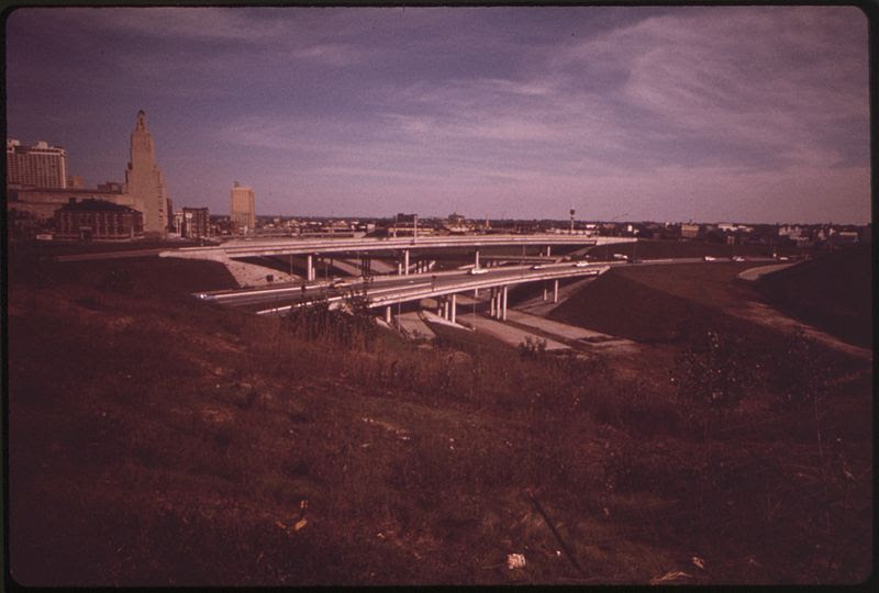 File:MULKY SQUARE IS A NEIGHBORHOOD IN THE WEST SIDE OF KANSAS CITY, AN AREA OF LOW-INCOME DWELLINGS. I-635 WILL CUT RIGHT... - NARA - 553475.jpg