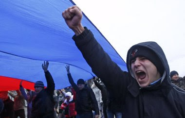 Foto: El Parlamento de Crimea destituye al Gobierno y convoca un referéndum (DAVID MDZINARISHVILI / REUTERS)