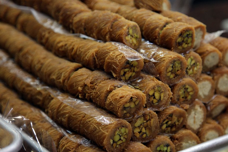 Ramadan : un mois faste pour les pâtisseries orientales et la charcuterie halal