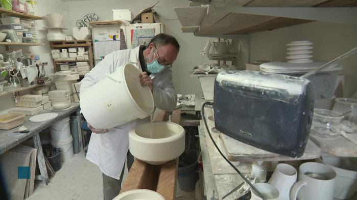 En Vendée, une start-up transforme les coquilles d'huîtres en porcelaine