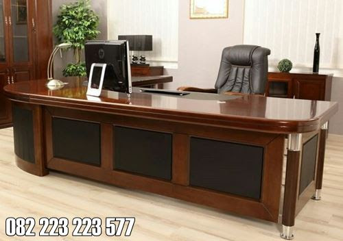 Dengan demikian, para pengguna meja tersebut dapat bekerja dengan lebih fokus. Meja Kantor Minimalis Kayu Jati Untuk Ruang Kerja