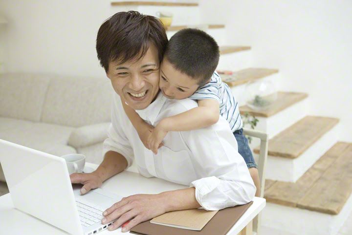 上抱きつく 子供 かわいい子供たちの画像