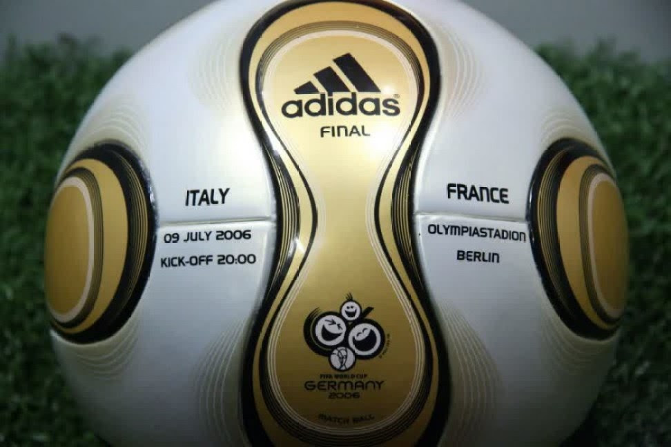 Inilah 12 Bola Resmi Piala Dunia - CENTER SOAL
