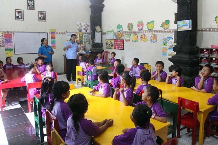 99 Gambar Guru Yang Sedang Mengajar Kartun Gratis Download Cikimm Com
