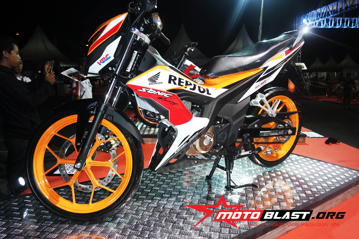 98 Foto Modifikasi Motor Sonic  TeaModifikasi