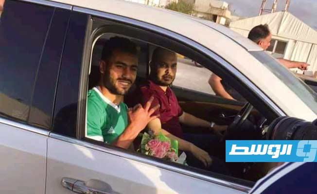 وسبق حسام حسن 4 لاعبين في الاحتراف في أهلى طرابلس وهم كل من عمر جمال لاعب الإسماعيلي السابق الذي لعب لأهلي طرابلس لمدة 6 أشهر منذ يونيو 2013، وأحمد حسن مكي لاعب سموحة السابق انتقل لأهلي طرابلس. Ø­Ø³Ø§Ù… Ø­Ø³Ù† ÙŠØµÙ„ Ø¥Ù„Ù‰ Ù„ÙŠØ¨ÙŠØ§ Ù„Ù„Ø§Ù†Ø¶Ù…Ø§Ù… Ù„ØµÙÙˆÙ Ø§Ù„Ø£Ù‡Ù„ÙŠ Ø·Ø±Ø§Ø¨Ù„Ø³
