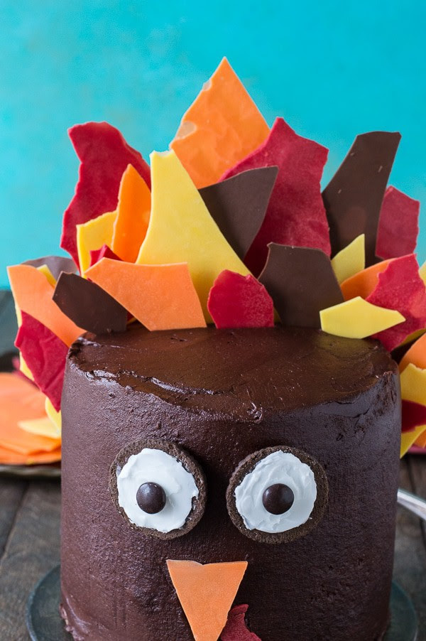 Decorate a turkey cake for the thanksgiving holiday. Turkey Cake