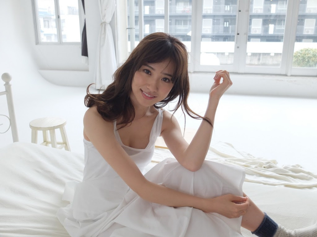 Jongeres 衛藤美彩壁紙