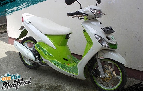 Modifikasi Motor Mio  Smile Warna  Hijau  Nelpon k