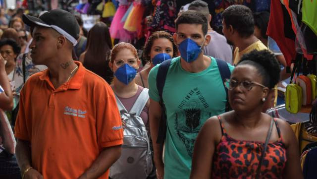 São Paulo faz contagem regressiva para fechar comércios