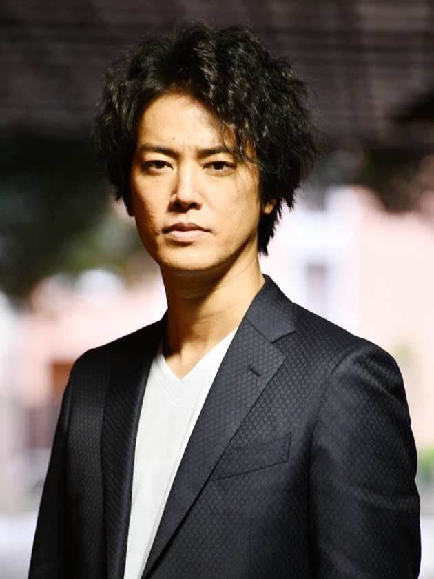 ぜいたく眉毛 濃い 俳優 人気のファッションスタイル