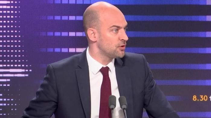 Cyberharcèlement : "Tous les élèves de 6e" seront "sensibilisés aux risques et aux bonnes attitudes", confirme le ministre Jean-Noël Barrot