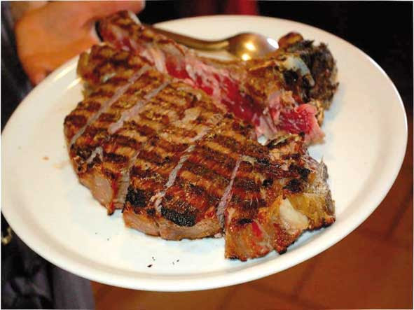 La bistecca fiorentina e' il taglio di carne piu' nobile e pregiato che si possa preparare alla brace per questo prima di metterla sulla griglia andrebbe. Fiorentina Alla Brace Leggimionline