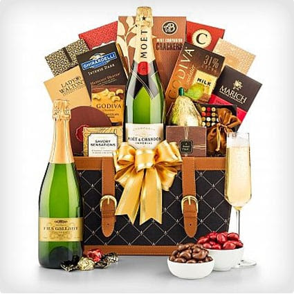 Splendid idea to make the sugar rim with colored sugar or nonpareilles. 28 Bubbly Champagne Gift Baskets Dodo Burd