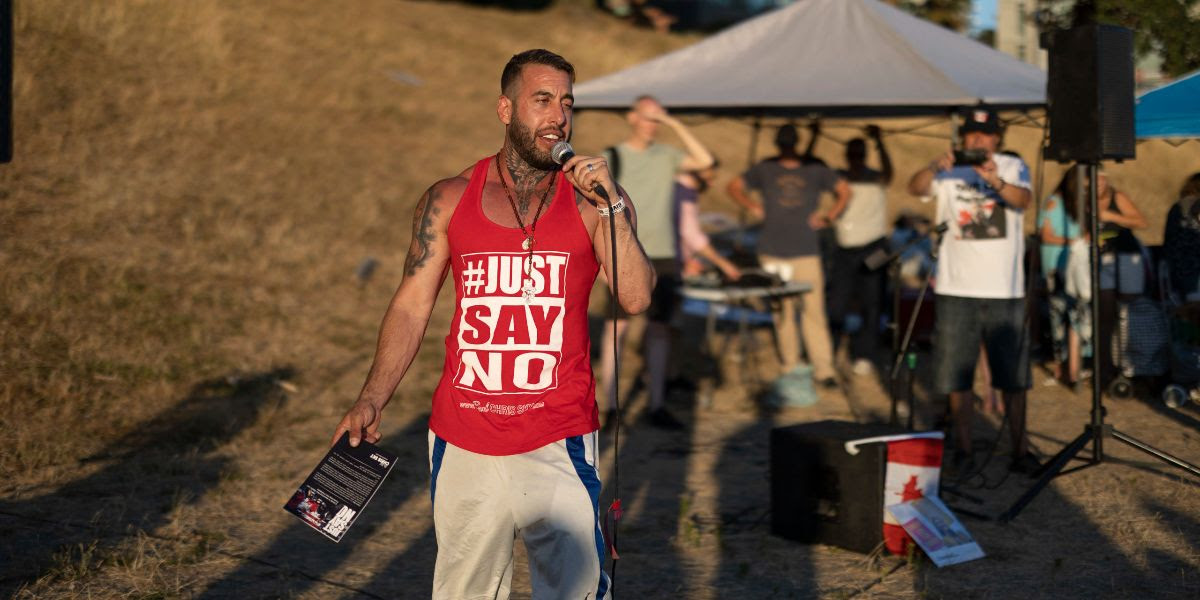 Chris Sky, at a Vancouver Freedom Rally on Sunset Beach, July 26, 2021. Credit: GoVan / WikiMedia Commons