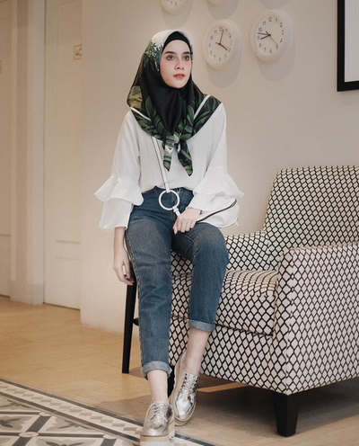  Celana  Jeans  Biru  Muda Cocok  Dengan  Baju  Warna  Apa  