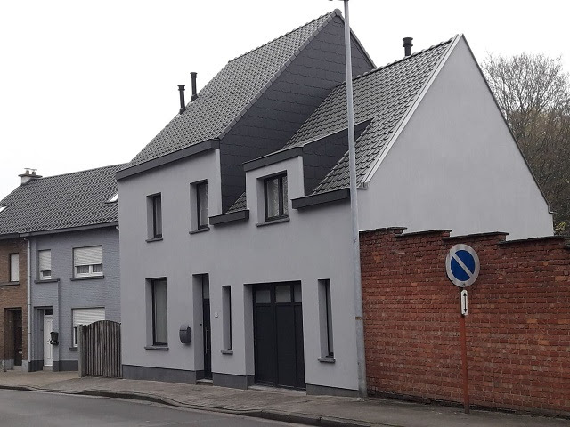 Het zijn taferelen die doen. Gijzegem Geveldecoratie Tas