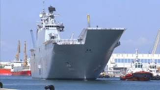 El portaavions entrant al port de Tarragona