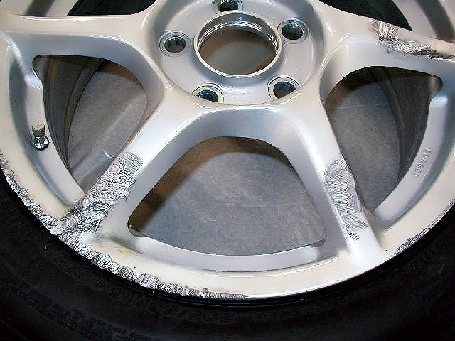 車 タイヤ ホイール 傷 Kuruma