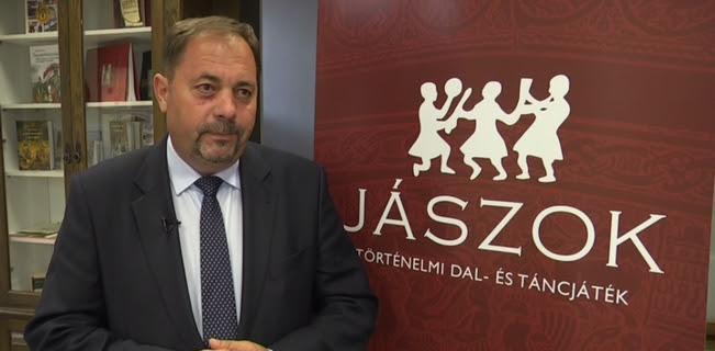 Pócs jános, aki egyszer bezárta a kazánba egy roma alkalmazottját, most elkapta két alpaka nyakát. A Jaszok Produkcio Jelentosege Pocs Janos Jaszsagi Tersegi Tv Friss Hirek Minden Nap 18 Orakor 18 Telepulesrol