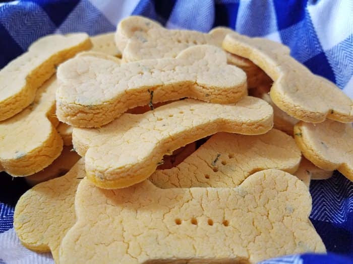 Making your own homemade dog treats is just as easy as walking into the pet store and grabbing a package — plus, you know exactly which ingredients are in them. Low Fat Veggie Treats Recipe For Dogs With Video Tutorial Http Www Dogvills Com
