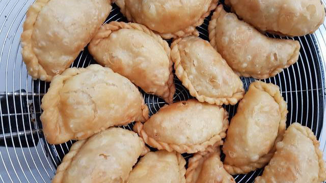 Supaya kulit karipap tidak mudah sobek, rapuh, dan hancur setelah digoreng. Tips Membuat Pastel Tetap Renyah Walaupun Sudah Dingin Hobby Makan